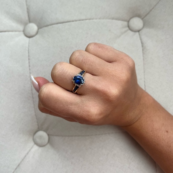 Vintage Yellow Gold Oval Sapphire Ring - Picture 1 of 5